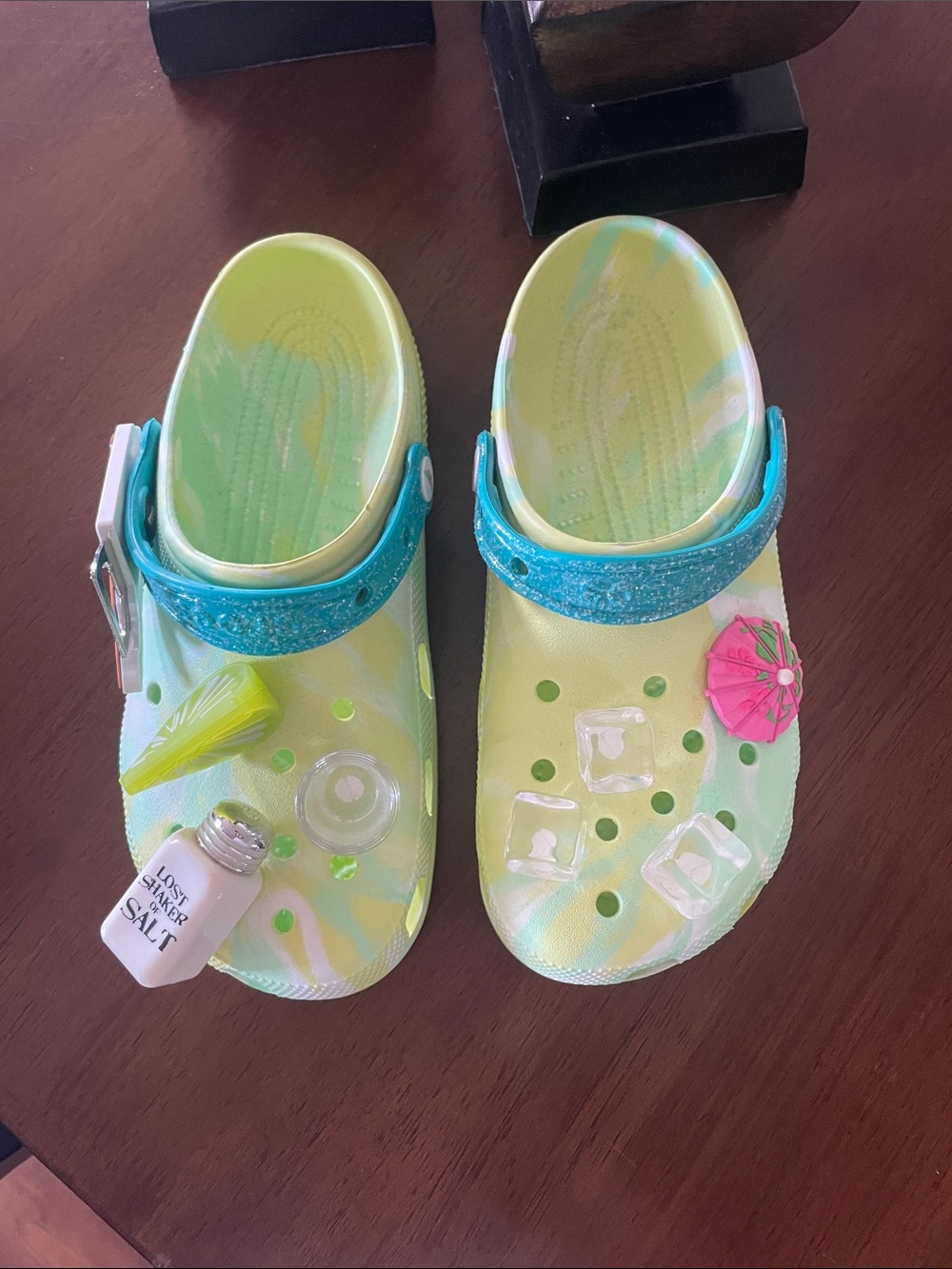 Jimmy Buffett Margaritaville crocs women’s size 9